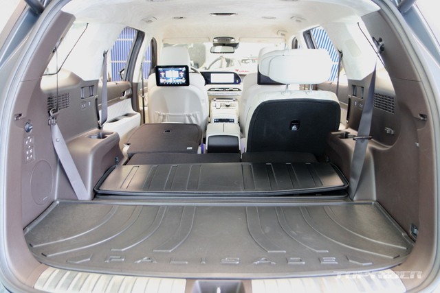 Ảnh thực tế Hyundai Palisade phiên bản VIP tại đại lý: Ghế sau đúng chất ông chủ, xịn không kém Maybach, giá quy đổi hơn 1,1 tỷ đồng - Ảnh 11.