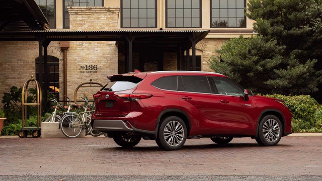 Toyota Grand Highlander - SUV tiệm cận hạng sang sắp ra lò, muốn vượt Ford Explorer về mọi mặt - Ảnh 3.