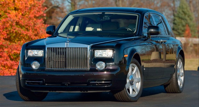 Rolls-Royce Phantom từng của tổng thống Donald Trump lên sàn: Giá đắt gấp đôi mặt bằng chung, tình trạng xe đáng lưu tâm - Ảnh 1.