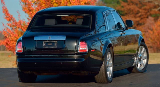 Rolls-Royce Phantom từng của tổng thống Donald Trump lên sàn: Giá đắt gấp đôi mặt bằng chung, tình trạng xe đáng lưu tâm - Ảnh 2.