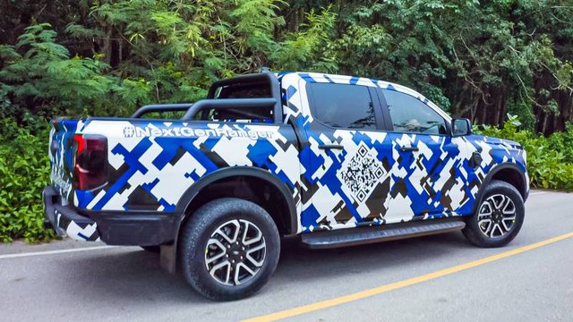 Ford Ranger 2022 lộ diện rõ nét trên đường phố: Như F-150 thu nhỏ, động cơ đồn đoán mạnh nhất phân khúc, sẽ sớm ra mắt tại Việt Nam - Ảnh 4.