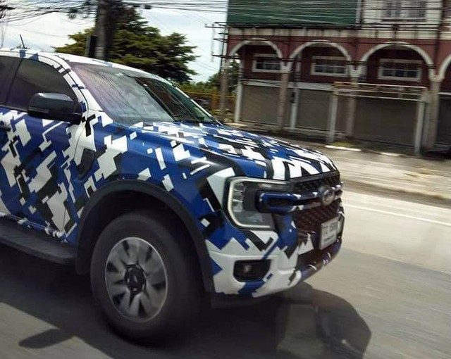 Ford Ranger 2022 lộ diện rõ nét trên đường phố: Như F-150 thu nhỏ, động cơ đồn đoán mạnh nhất phân khúc, sẽ sớm ra mắt tại Việt Nam - Ảnh 2.