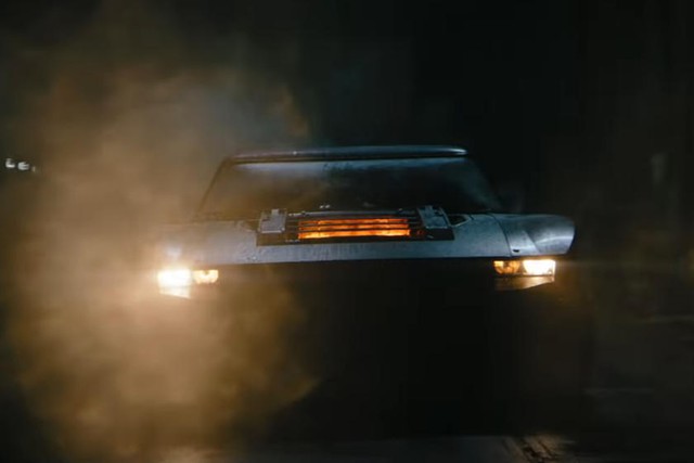 Batmobile lột xác hoàn toàn trong bom tấn mới của Hollywood: Dáng như Ford Mustang nhưng gầm cao kiểu SUV - Ảnh 2.