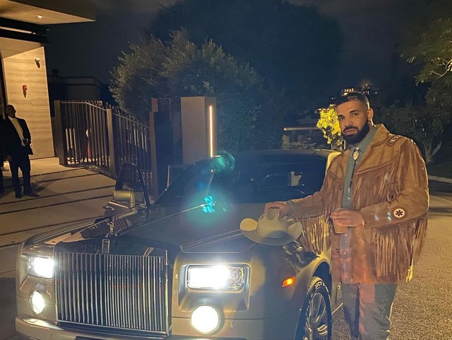 Rapper giàu bậc nhất thế giới được tặng chính chiếc Rolls-Royce hồi nghèo khó phải đi thuê để đánh bóng tên tuổi - Ảnh 1.