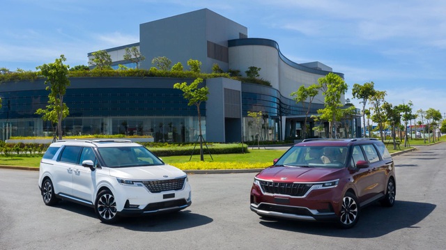 Lộ ảnh thực tế Kia Carnival 2022 tại Việt Nam trước ngày ra mắt: Trông long lanh như SUV hạng sang nhưng vẫn còn sạn - Ảnh 1.