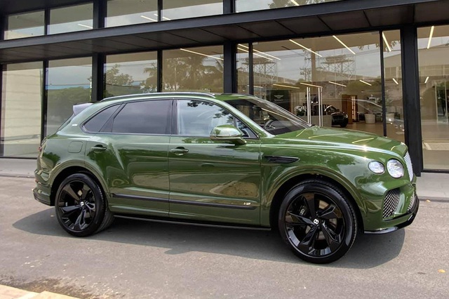 Đồng hồ kim cương trên Bentley Bentayga của đại gia Hà thành có giá gần 3 tỷ đồng, đắt hơn một chiếc Mercedes-Benz GLC 300 - Ảnh 1.