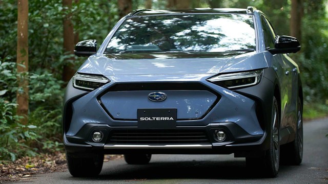 Ra mắt Subaru Solterra - Anh em sinh đôi với Toyota bZ4X, to ngang Forester và không cần đổ xăng - Ảnh 2.