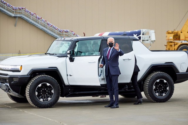 Tổng thống Mỹ vít hết ga GMC Hummer EV 1.000 mã lực làm đội ngũ an ninh và hậu cần hết hồn - Ảnh 2.