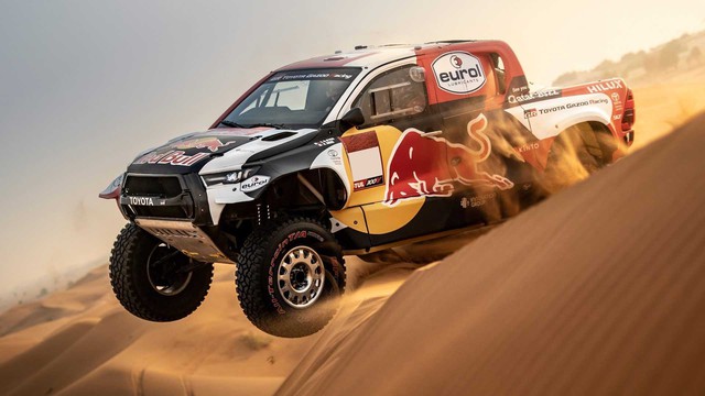 Toyota Hilux lấy công nghệ Land Cruiser 2022 vào bản siêu off-road - Ảnh 2.