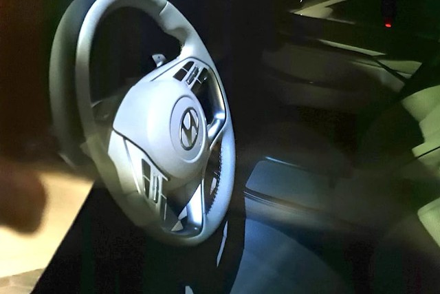 Nội thất Hyundai Palisade 2022 lần đầu lộ diện: Vô-lăng tích hợp nút cảm ứng như xe sang, ra mắt giữa năm sau - Ảnh 2.