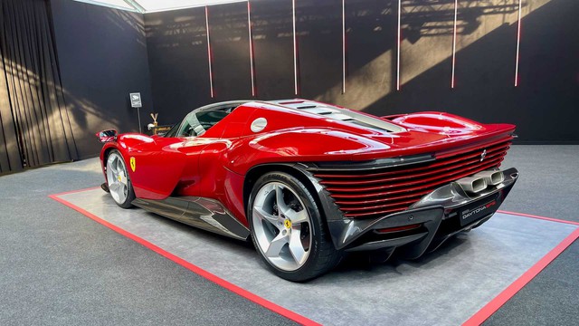 Cựu giám đốc thiết kế Ferrari chê ỏng eo siêu xe 2,3 triệu USD mới: Ấn tượng nhưng không đẹp - Ảnh 3.