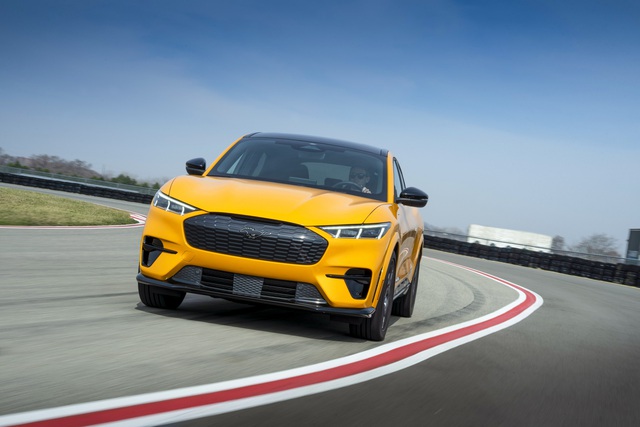 Ford hứng chỉ trích vì ‘ép’ Mustang mạnh nhất xuống kém cả bản thường - Ảnh 1.