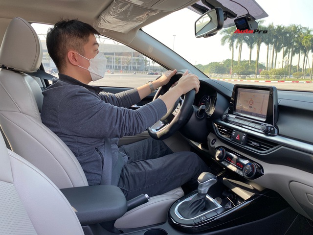 Chọn xe hơn 600 triệu chiều vợ con, chồng 9X ngồi thử 5 xe rồi chốt Kia Cerato: Bỏ qua chất lượng thì độ sướng là nhất tầm tiền - Ảnh 8.