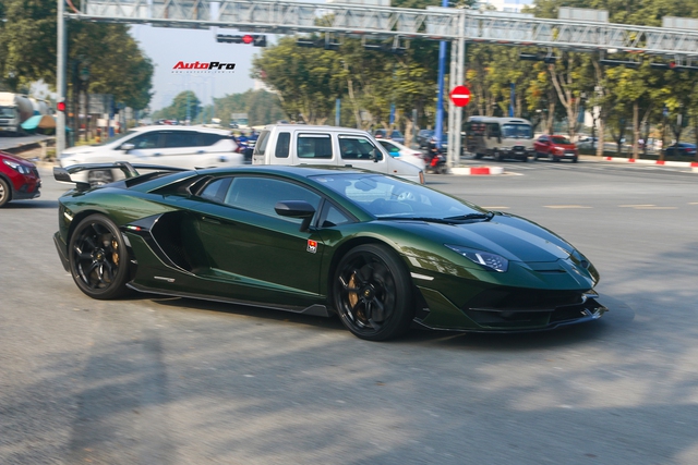 Lamborghini Aventador SVJ xanh độc nhất Việt Nam liên tục được bung lụa sau khi về tay ông trùm nhà thuốc Pharmacity - Ảnh 1.