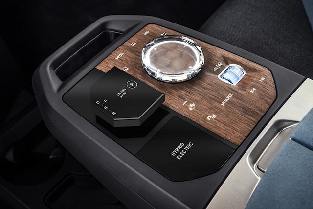 Xem trước cụm điều khiển BMW tương lai: Giữ được bản sắc nhưng sang chảnh không kém Mercedes-Benz - Ảnh 2.