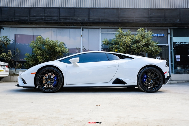 Cận cảnh Lamborghini Huracan EVO RWD đầu tiên Việt Nam: Nội thất hiện đại như xe sang, được trang bị ghế đua bằng carbon - Ảnh 13.