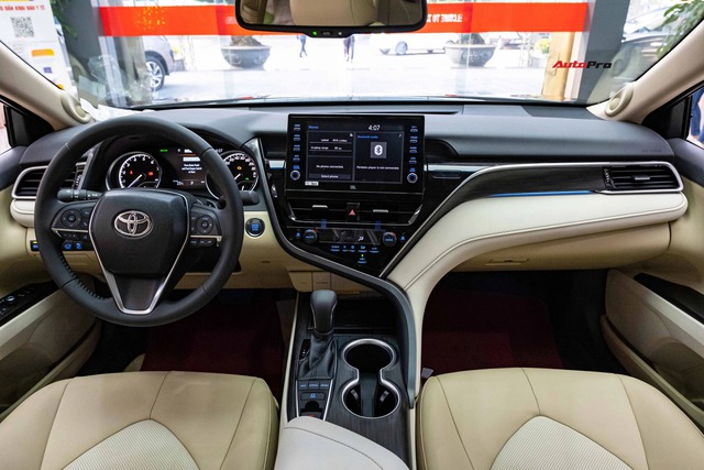 Toyota Camry 2022 tăng giá nhưng đắt xắt ra miếng: Bản thấp nhất vẫn đủ đồ chơi, công nghệ an toàn là điểm nhấn - Ảnh 4.