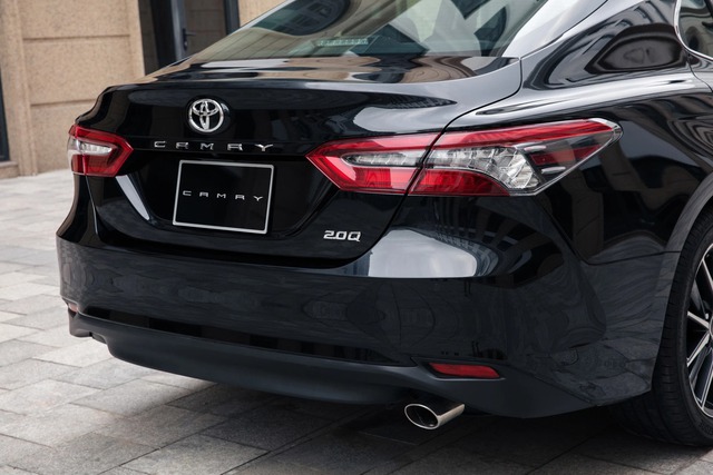Toyota Camry 2022 tăng giá nhưng đắt xắt ra miếng: Bản thấp nhất vẫn đủ đồ chơi, công nghệ an toàn là điểm nhấn - Ảnh 2.
