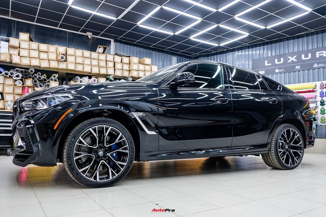 Cận cảnh SUV BMW nhanh nhất tại Việt Nam: Quái thú có vỏ bọc xe sang, hiệu suất ngang Lamborghini Urus - Ảnh 1.