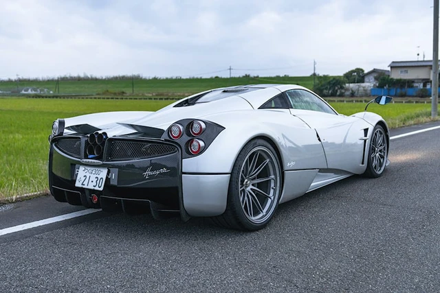 Pagani Huayra siêu lướt, siêu hiếm bán lại: Riêng option đã hơn 4 tỷ đồng - Ảnh 4.