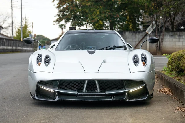 Pagani Huayra siêu lướt, siêu hiếm bán lại: Riêng option đã hơn 4 tỷ đồng - Ảnh 3.