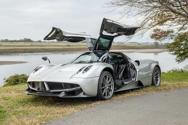 Pagani Huayra siêu lướt, siêu hiếm bán lại: Riêng option đã hơn 4 tỷ đồng - Ảnh 1.