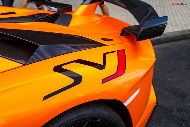 Cận cảnh Lamborghini Aventador SVJ Roadster màu cam vừa về Việt Nam - Ảnh 7.