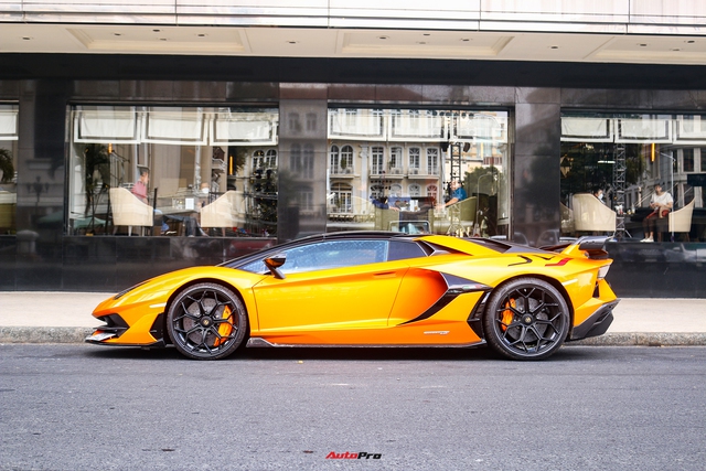 Cận cảnh Lamborghini Aventador SVJ Roadster màu cam vừa về Việt Nam - Ảnh 2.