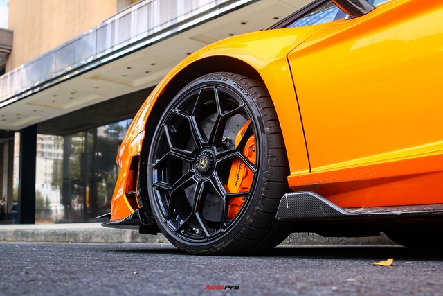 Cận cảnh Lamborghini Aventador SVJ Roadster màu cam vừa về Việt Nam - Ảnh 15.