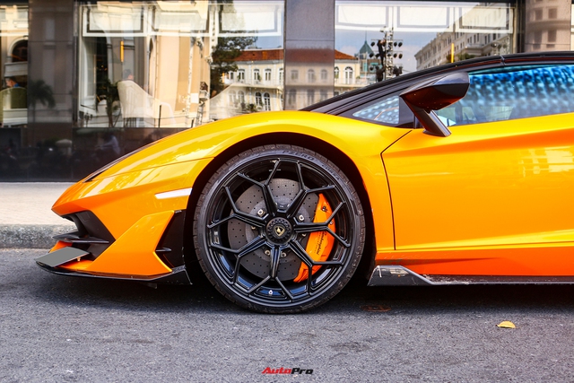 Cận cảnh Lamborghini Aventador SVJ Roadster màu cam vừa về Việt Nam - Ảnh 4.