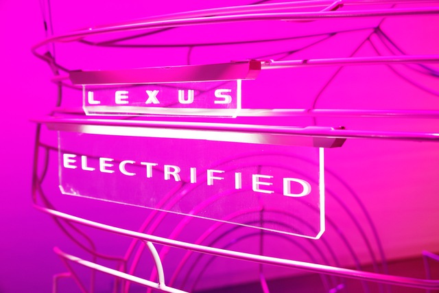 Nhá hàng Lexus RZ hoàn toàn mới: Thiết kế kiểu coupe, chỉ chạy điện, đấu Tesla Model Y - Ảnh 5.