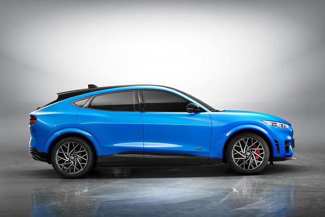 Đại lý hét giá Mustang SUV cao gấp rưỡi con số khởi điểm hãng đề ra, khách hàng Ford than trời - Ảnh 1.