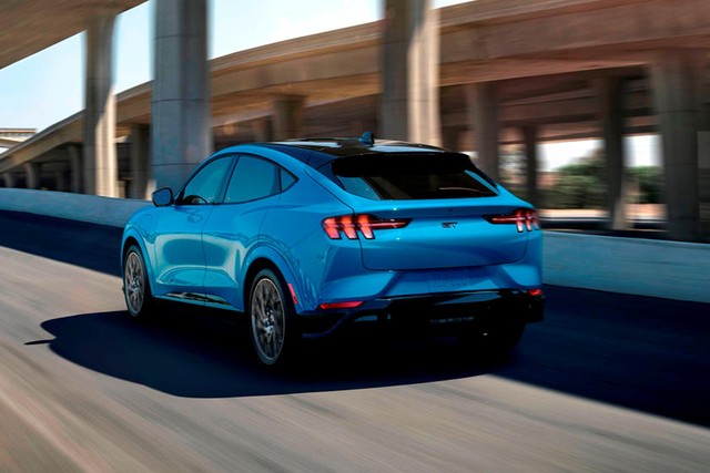 Đại lý hét giá Mustang SUV cao gấp rưỡi con số khởi điểm hãng đề ra, khách hàng Ford than trời - Ảnh 2.