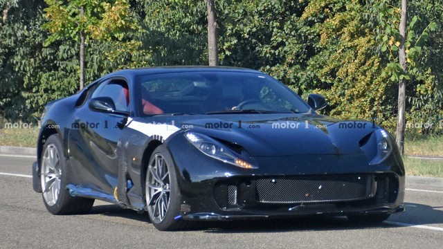 Ferrari gửi tin mật cho giới siêu giàu về mẫu xe ra mắt ngay tuần này - Ảnh 1.