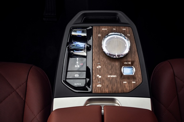 Xem trước cụm điều khiển BMW tương lai: Giữ được bản sắc nhưng sang chảnh không kém Mercedes-Benz - Ảnh 1.