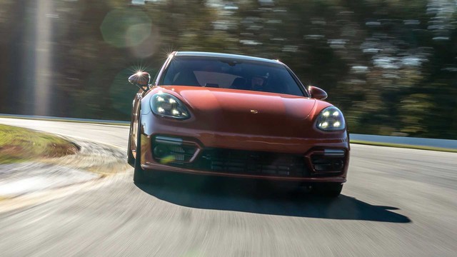 Porsche úp mở về tương lai Panamera, thừa nhận chưa thể vì Taycan mà bỏ xe động cơ đốt trong - Ảnh 1.
