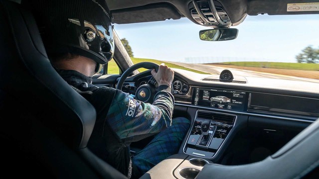 Porsche úp mở về tương lai Panamera, thừa nhận chưa thể vì Taycan mà bỏ xe động cơ đốt trong - Ảnh 2.