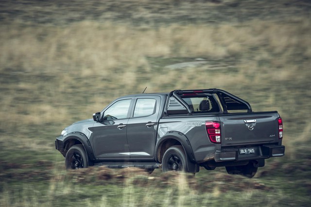 Ra mắt Mazda BT-50 Thunder - Bán tải mới đấu Ford Ranger Raptor, đắt gấp đôi Ranger thường - Ảnh 5.