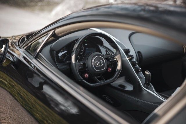 Bugatti Chiron thứ 300 ra lò: Giá quy đổi đã hơn 92 tỷ, tuỳ biến tận răng theo ý đại gia - Ảnh 3.