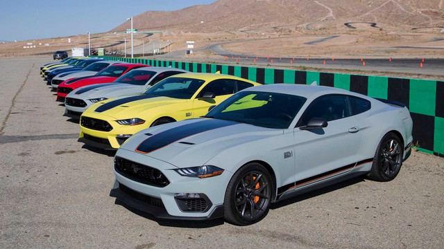 Ford Mustang bán chạy kỷ lục trong phân khúc xe thể thao - Ảnh 1.