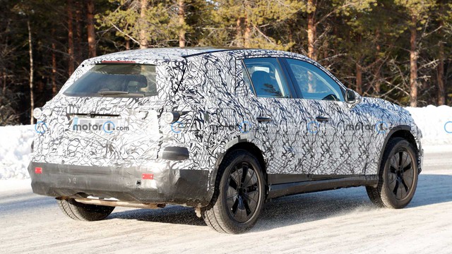 Mercedes-Benz GLC mới lộ mặt với nội thất giống C-Class - Ảnh 4.