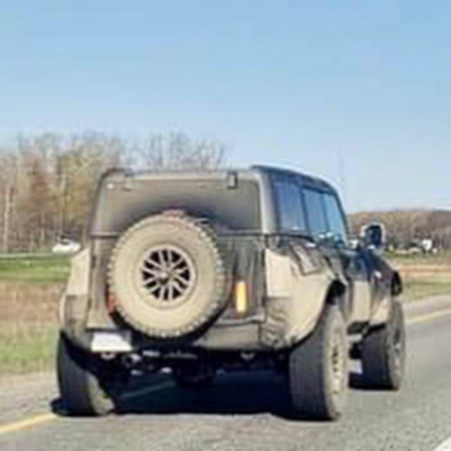 Ford Bronco Warthog - SUV cho đại gia nhớ nhung Hummer máy xăng - Ảnh 1.