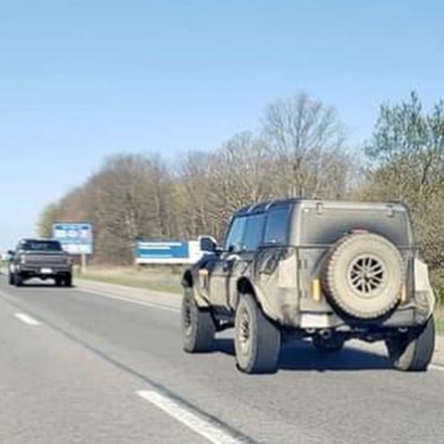 Ford Bronco Warthog - SUV cho đại gia nhớ nhung Hummer máy xăng - Ảnh 2.