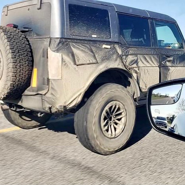 Ford Bronco Warthog - SUV cho đại gia nhớ nhung Hummer máy xăng - Ảnh 3.