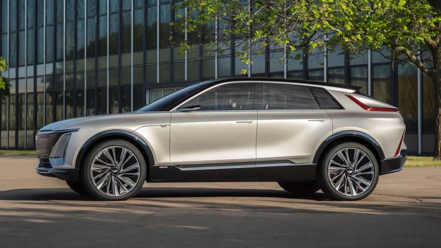 Lộ diện Cadillac Lyriq phiên bản cận hoàn thiện cạnh tranh Porsche Macan, Mercedes EQC và Audi E-Tron - Ảnh 2.