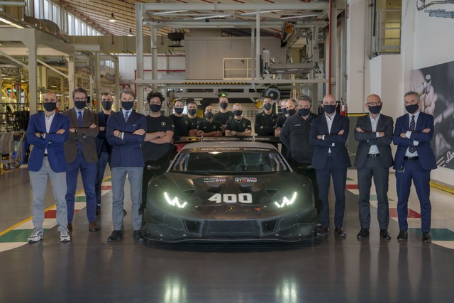 400 chiếc Lamborghini Huracan ra đời sau 7 năm, 14 chiếc về tay đại gia Việt - Ảnh 1.