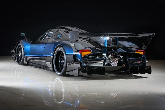 Pagani Zonda full carbon độc nhất tìm chủ mới, giá quy đổi có thể hơn 100 tỷ đồng - Ảnh 2.