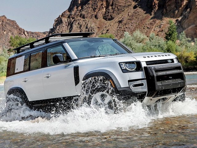 Người chê cứ chê nhưng Land Rover Defender đang cháy hàng, không đủ xe mà bán - Ảnh 2.