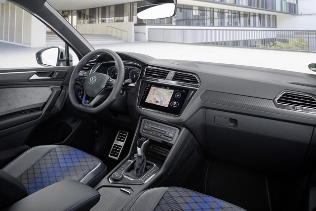 Volkswagen Tiguan Allspace 2022 nhá hàng trước ngày ra mắt: Đèn LED sành điệu, nội thất nhiều công nghệ hơn - Ảnh 2.