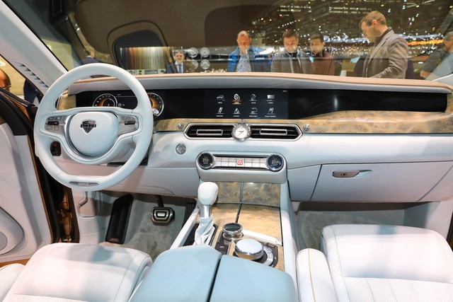 ‘Rolls-Royce của Nga’ bắt đầu sản xuất, giá quy đổi từ hơn 5,6 tỷ đồng - Ảnh 3.